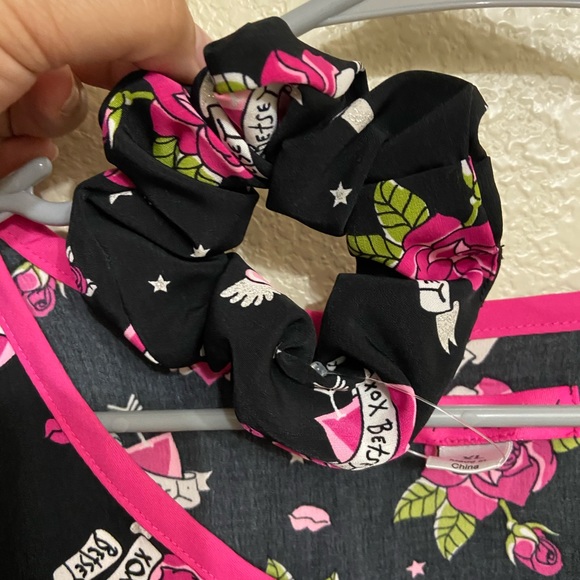 SOLD Betsey Johnson Scrub Top - Picture 4 of 7